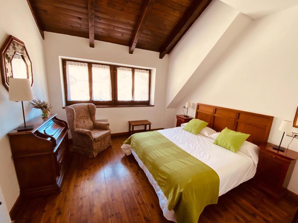 Apartamentos Linsoles Eriste Exterior photo